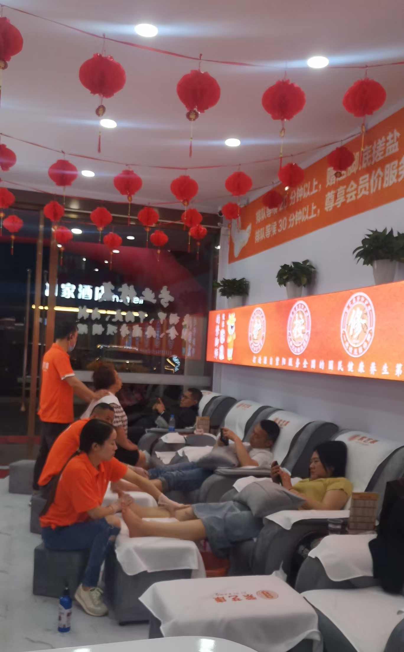 浙江湖州招聘女技师2名 照片 2